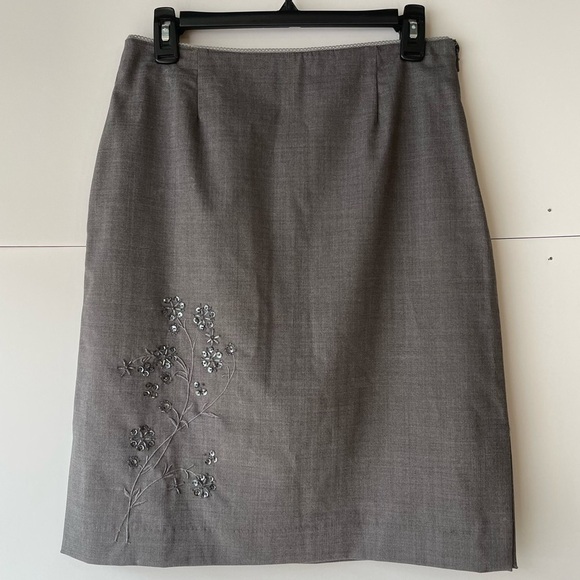 Old Navy Rhinestone Sequin Floral Embroidered Gray Stretch Pencil Mini Skirt, 8 - Picture 8 of 10
